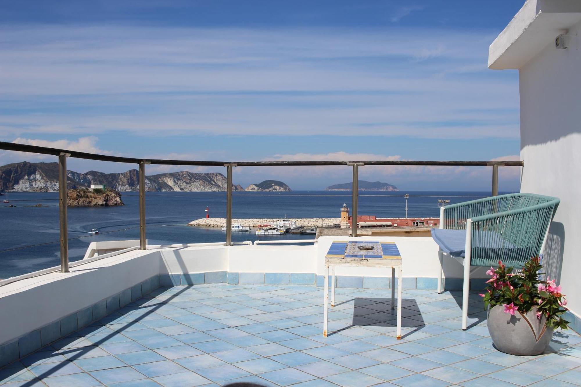 La Mansarda Sul Porto Appartement Ponza Buitenkant foto