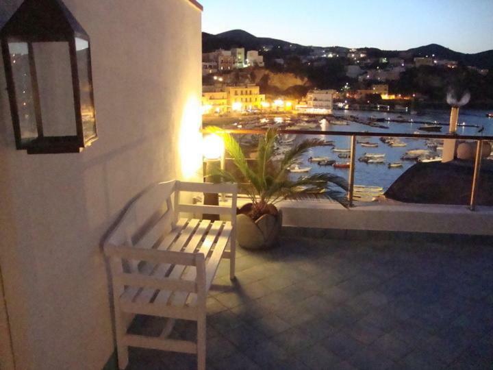La Mansarda Sul Porto Appartement Ponza Buitenkant foto