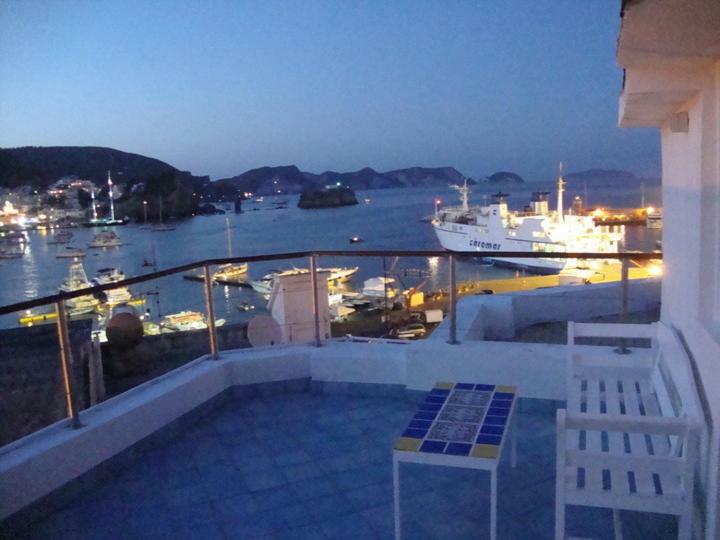 La Mansarda Sul Porto Appartement Ponza Buitenkant foto